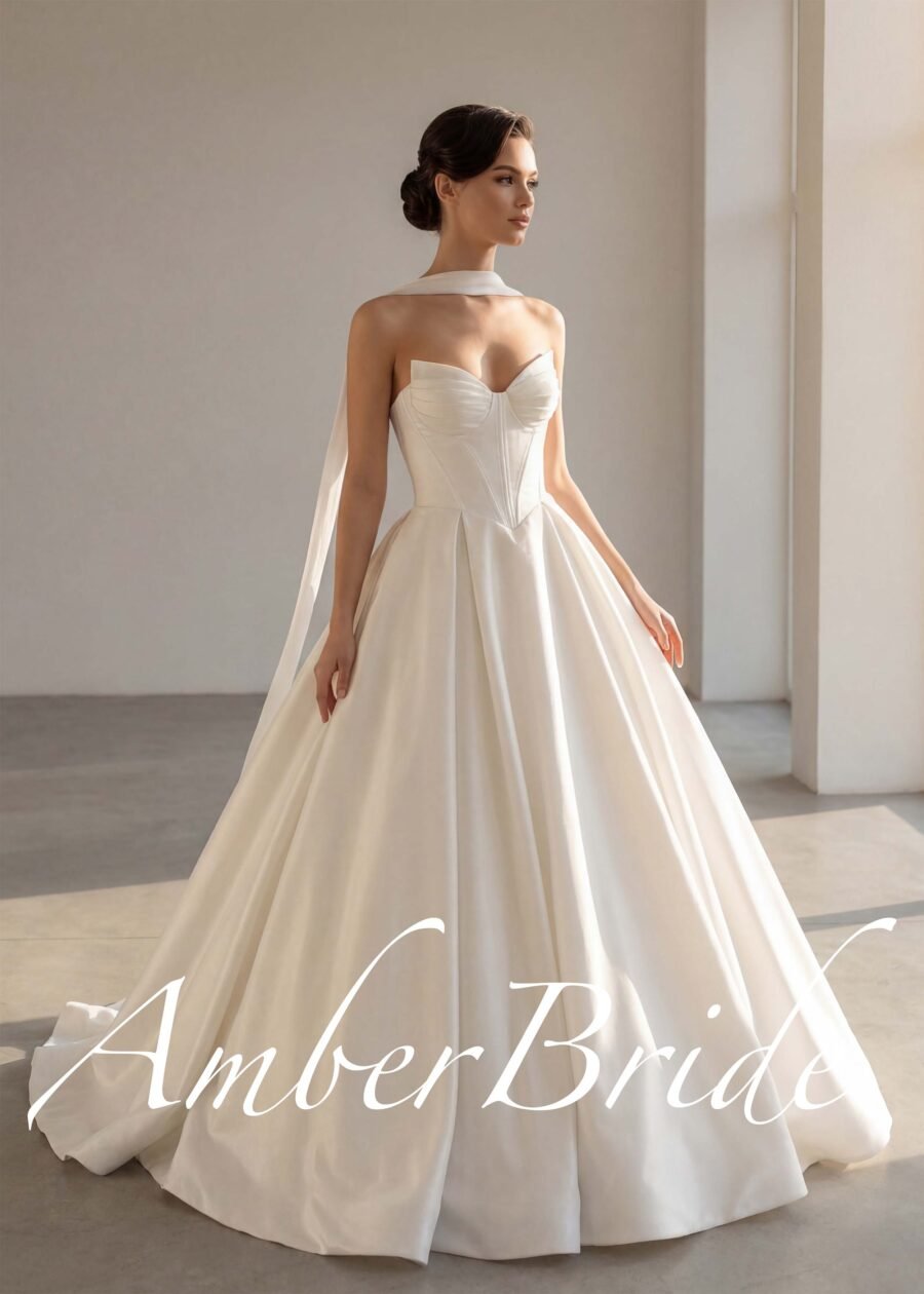 Moderni vestuvinė suknelė iš satino su V formos liemeniu