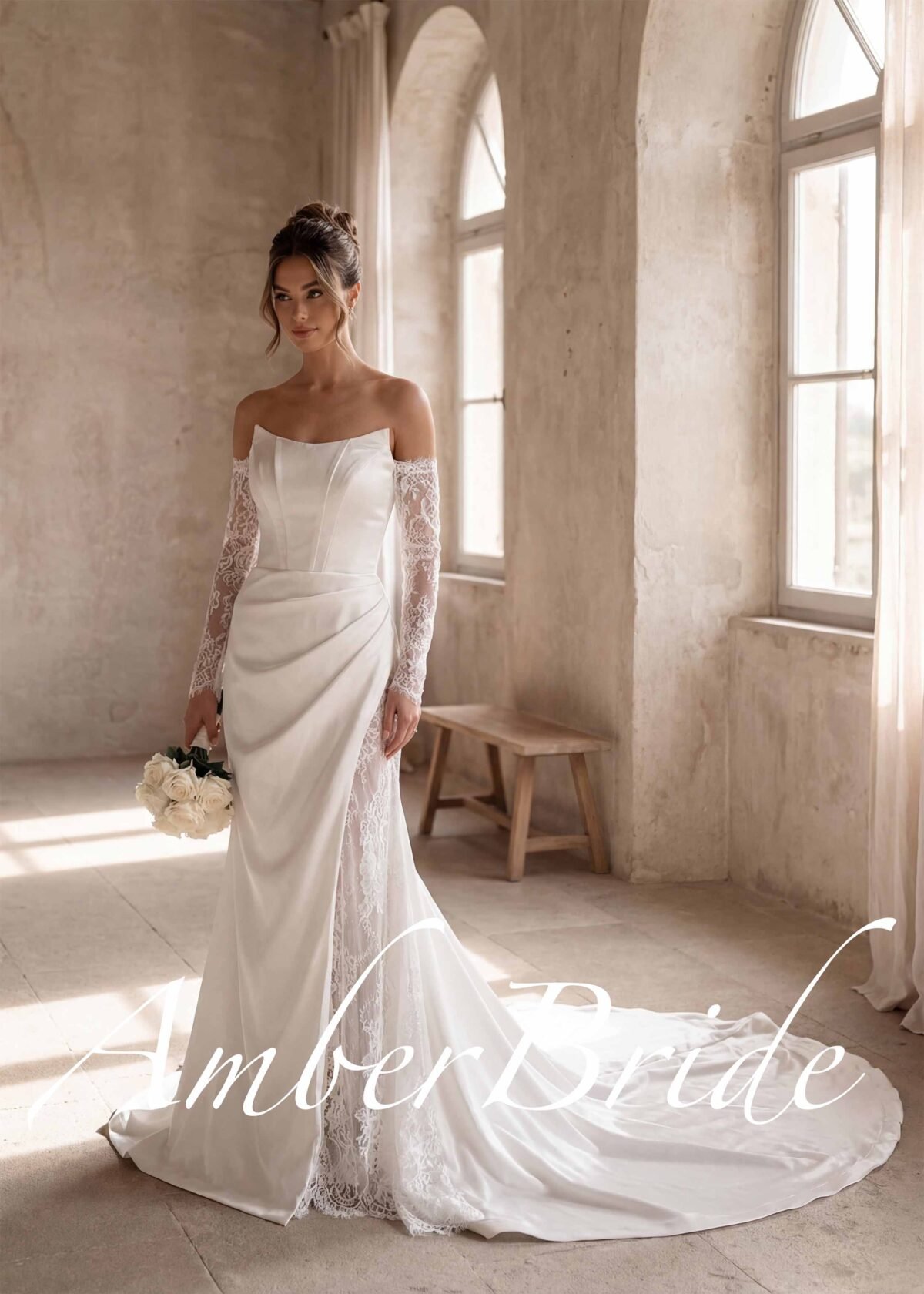 Bohemiška undinės formos satino vestuvinė suknelė su nėriniais