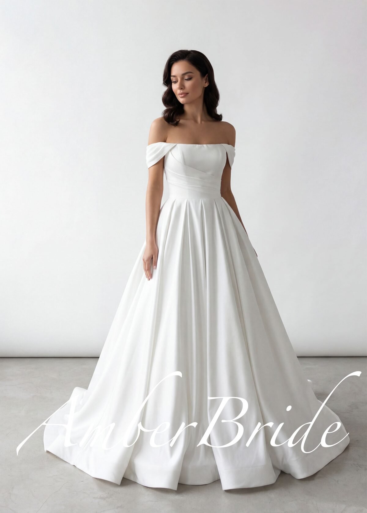 Klasikinio dizaino vestuvinė suknelė atvirais pečiais su korsetu