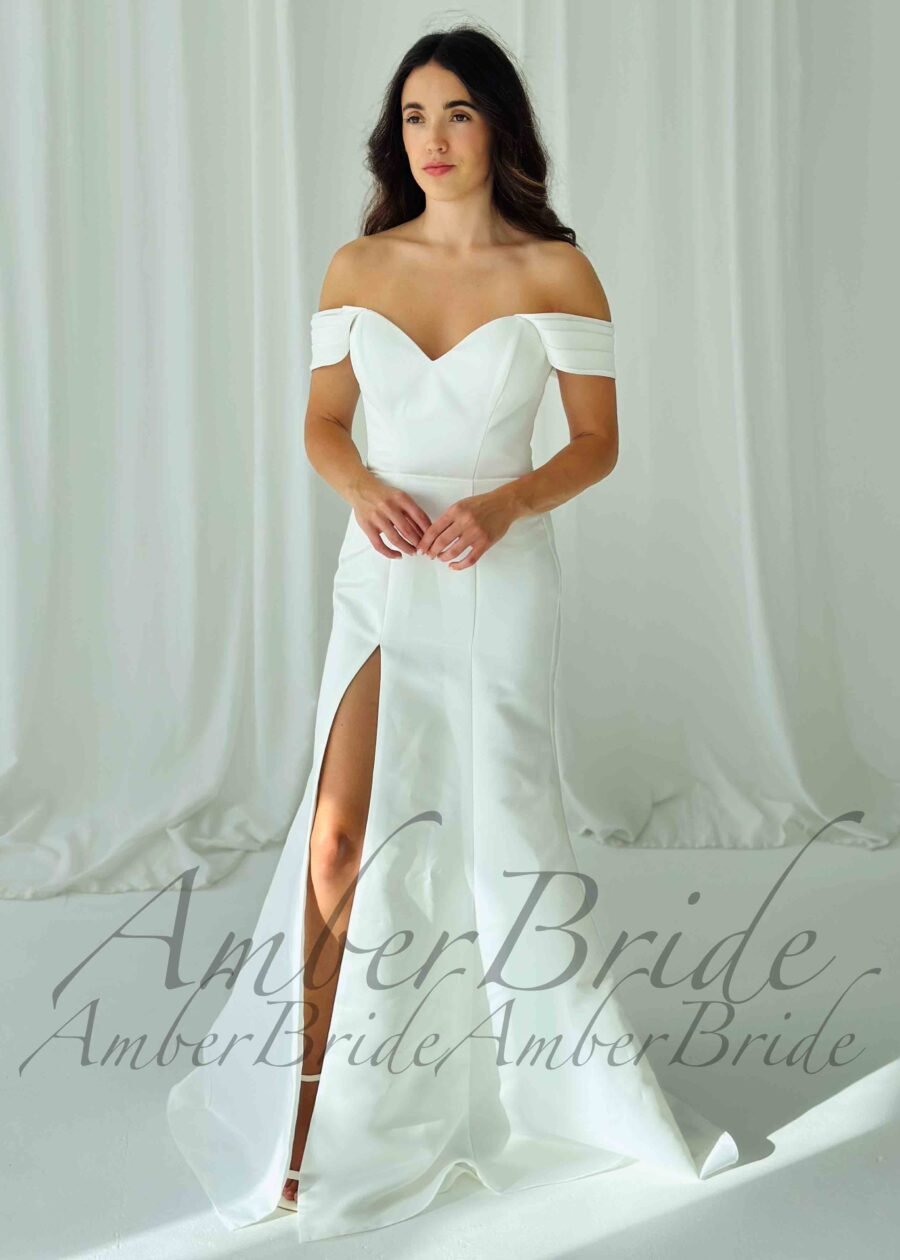 Minimalistinė undinės formos satino vestuvinė suknelė atvirais pečiais