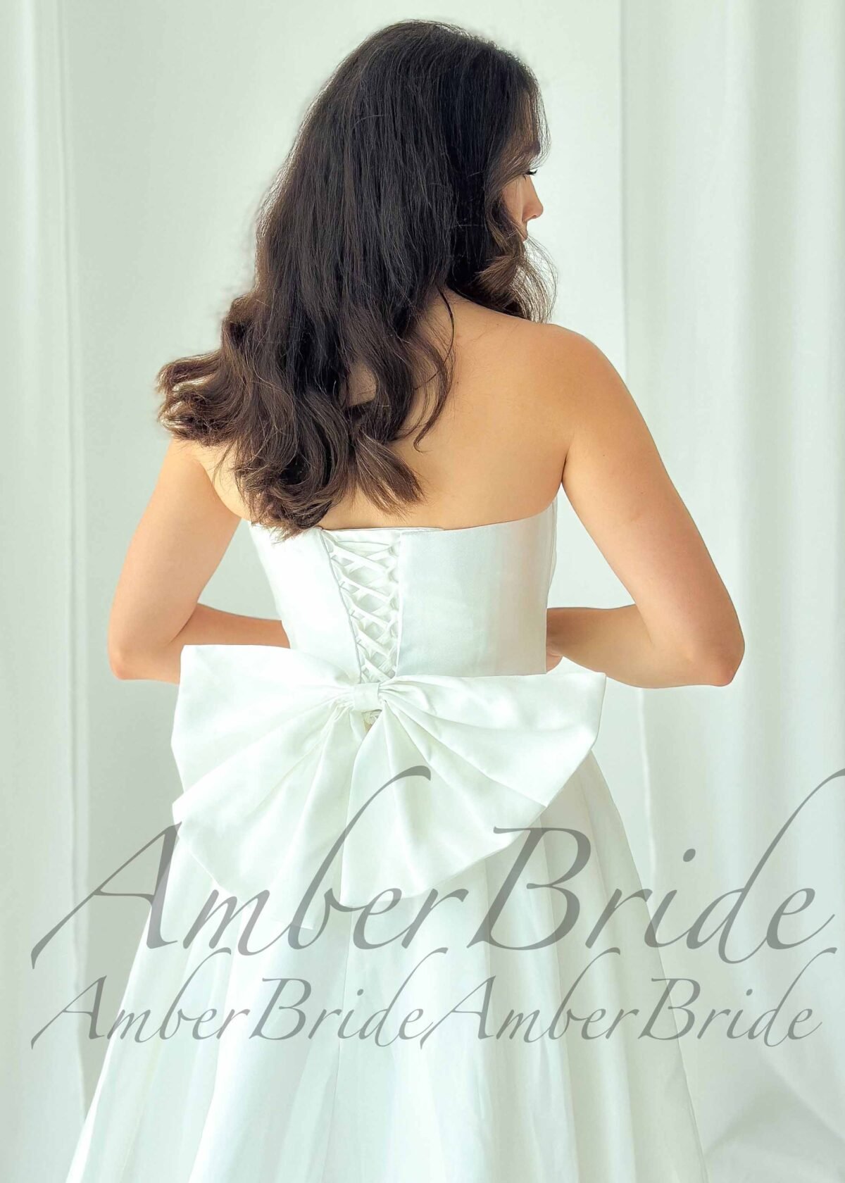 Klasikinė satino vestuvinė suknelė su nusegamu kaspinu - Image 4