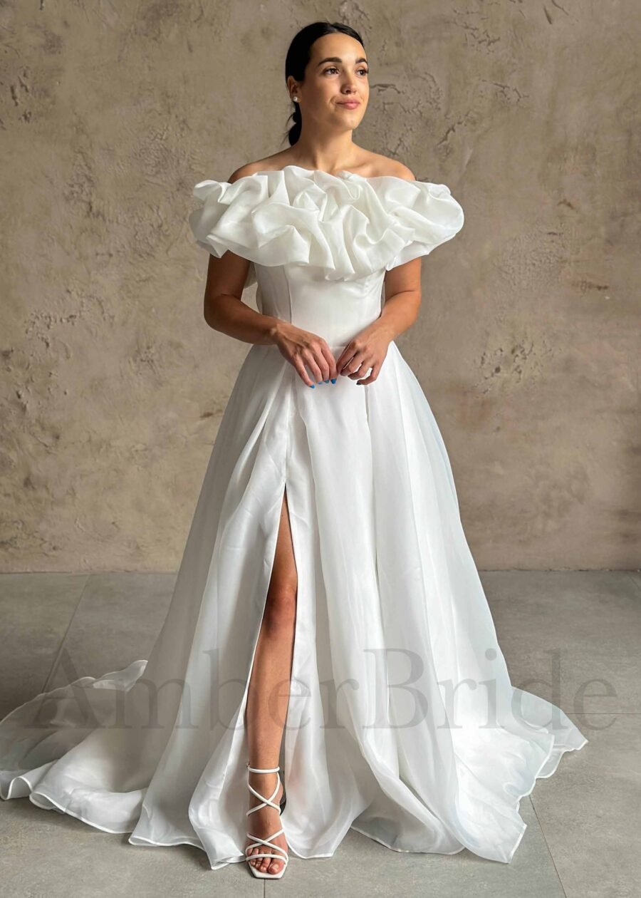 Išskirtinio dizaino organzos vestuvinė suknelė atvirais pečiais su korsetu