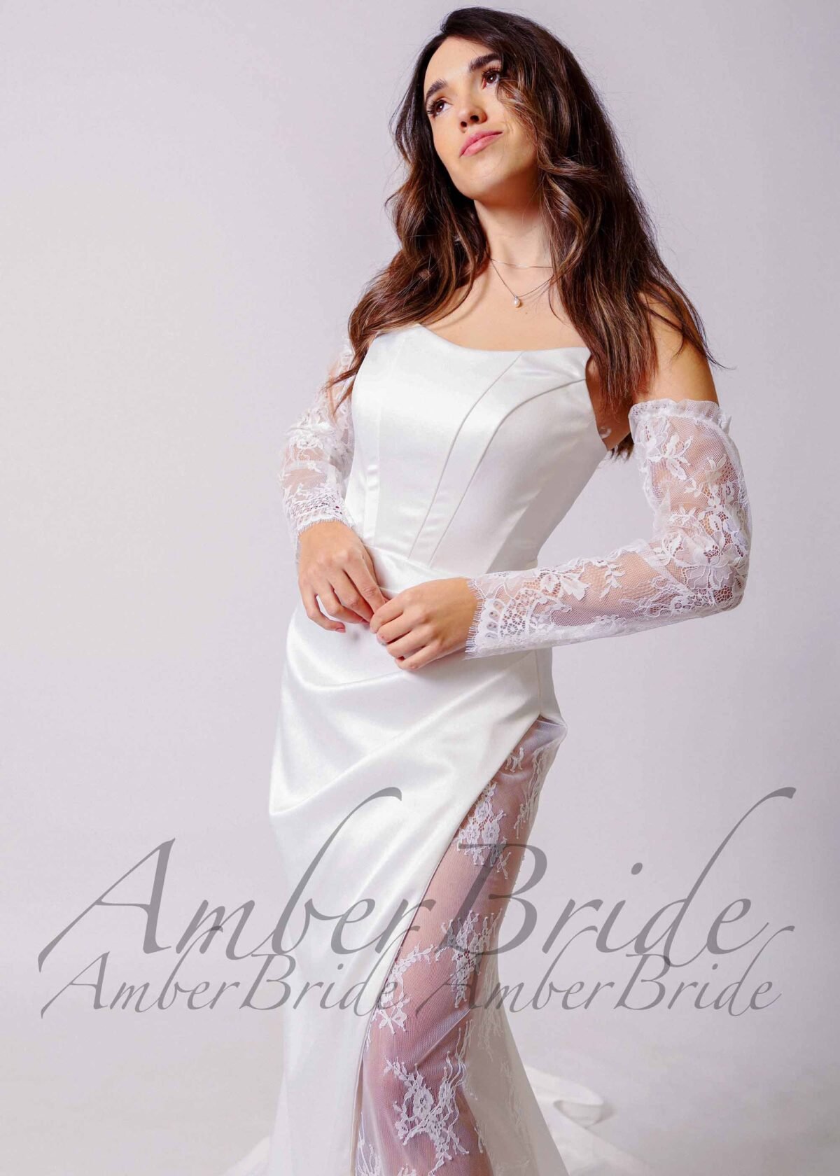 Bohemiška undinės formos satino vestuvinė suknelė su nėriniais - Image 3