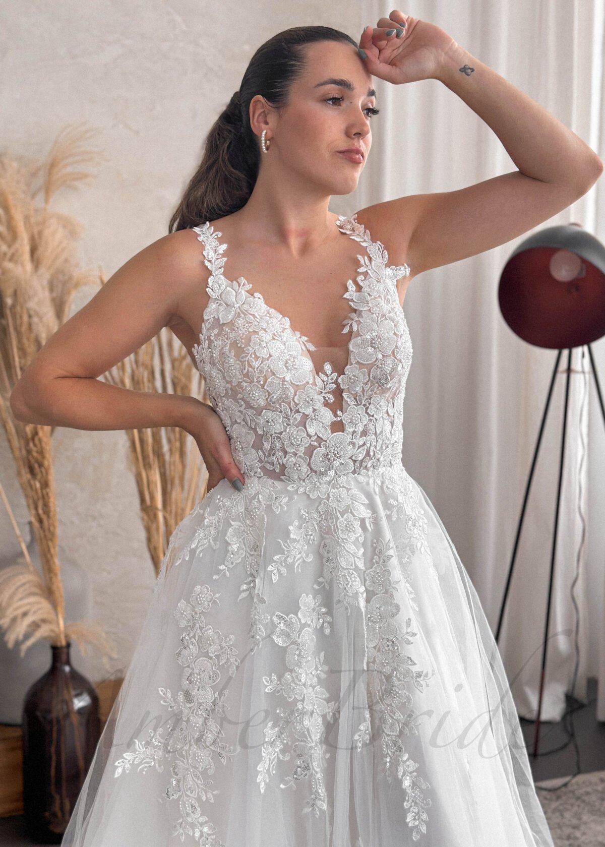 Romantiškos stiliaus gėlėta tulio suknelė atvira nugara - Image 3