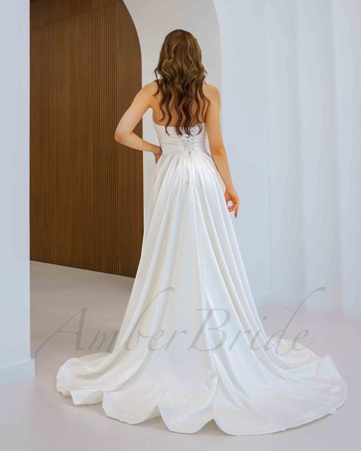 Klasikinė satino vestuvinė suknelė su korsetu - Image 2