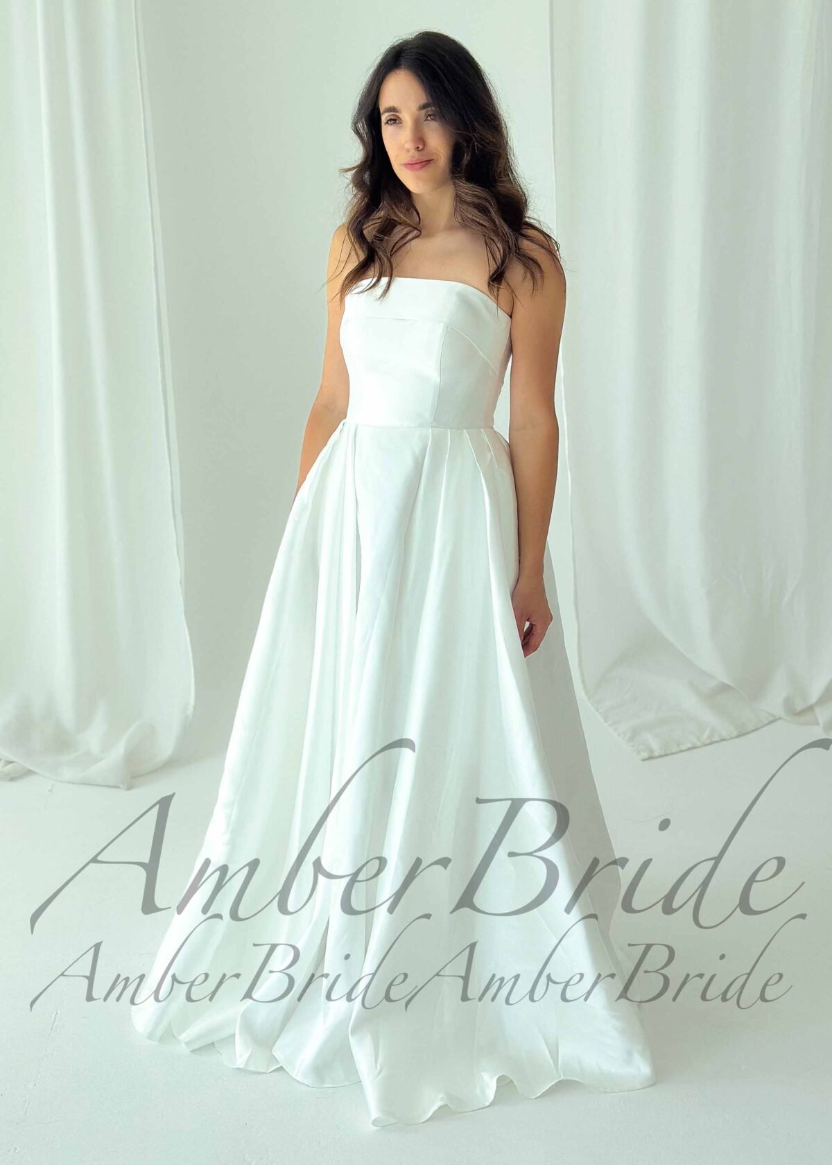 Klasikinė satino vestuvinė suknelė su nusegamu kaspinu