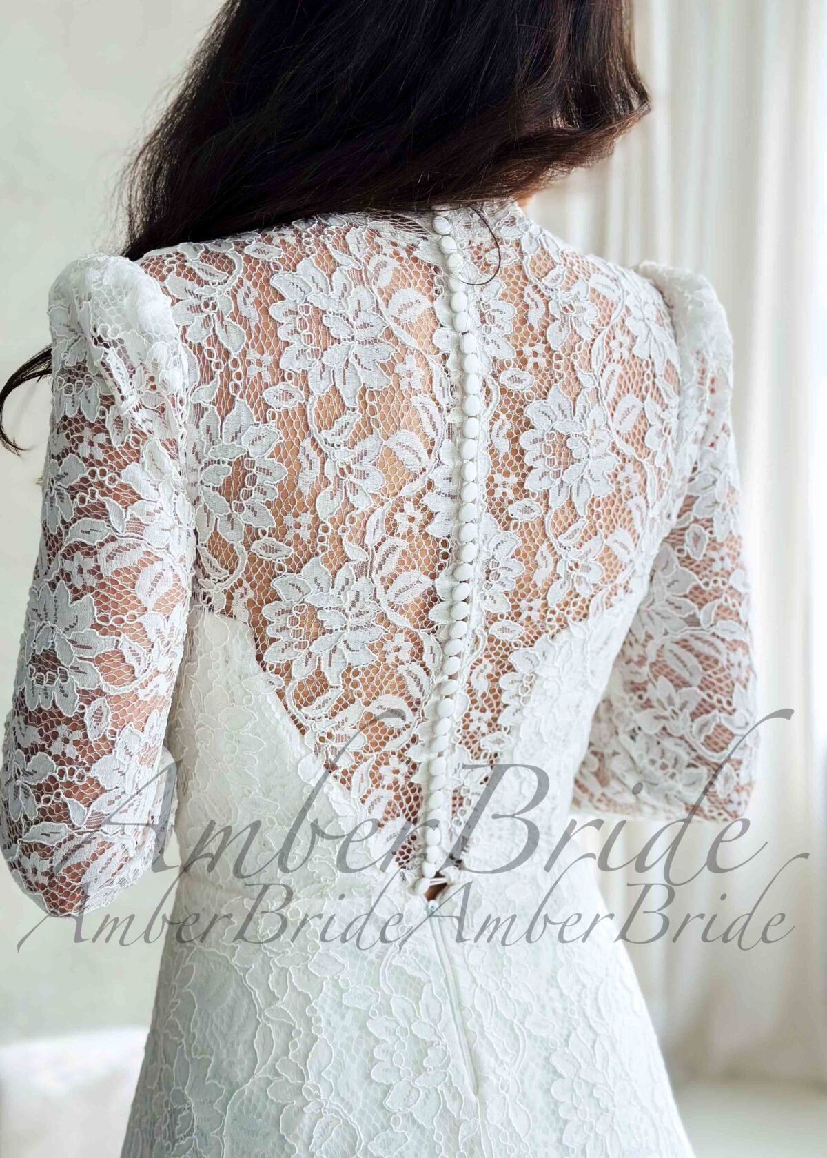 Bohemiška nėriniuota vestuvinė suknelė su aukštu kaklu ir ilgomis rankovėmis - Image 4