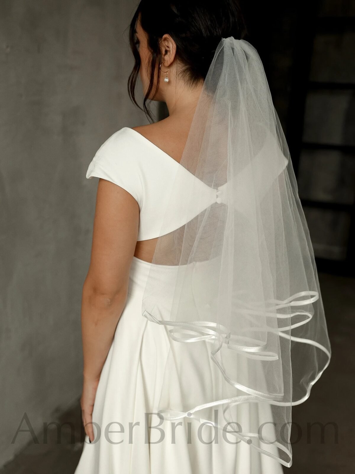 Trumpas banguotas veliumas