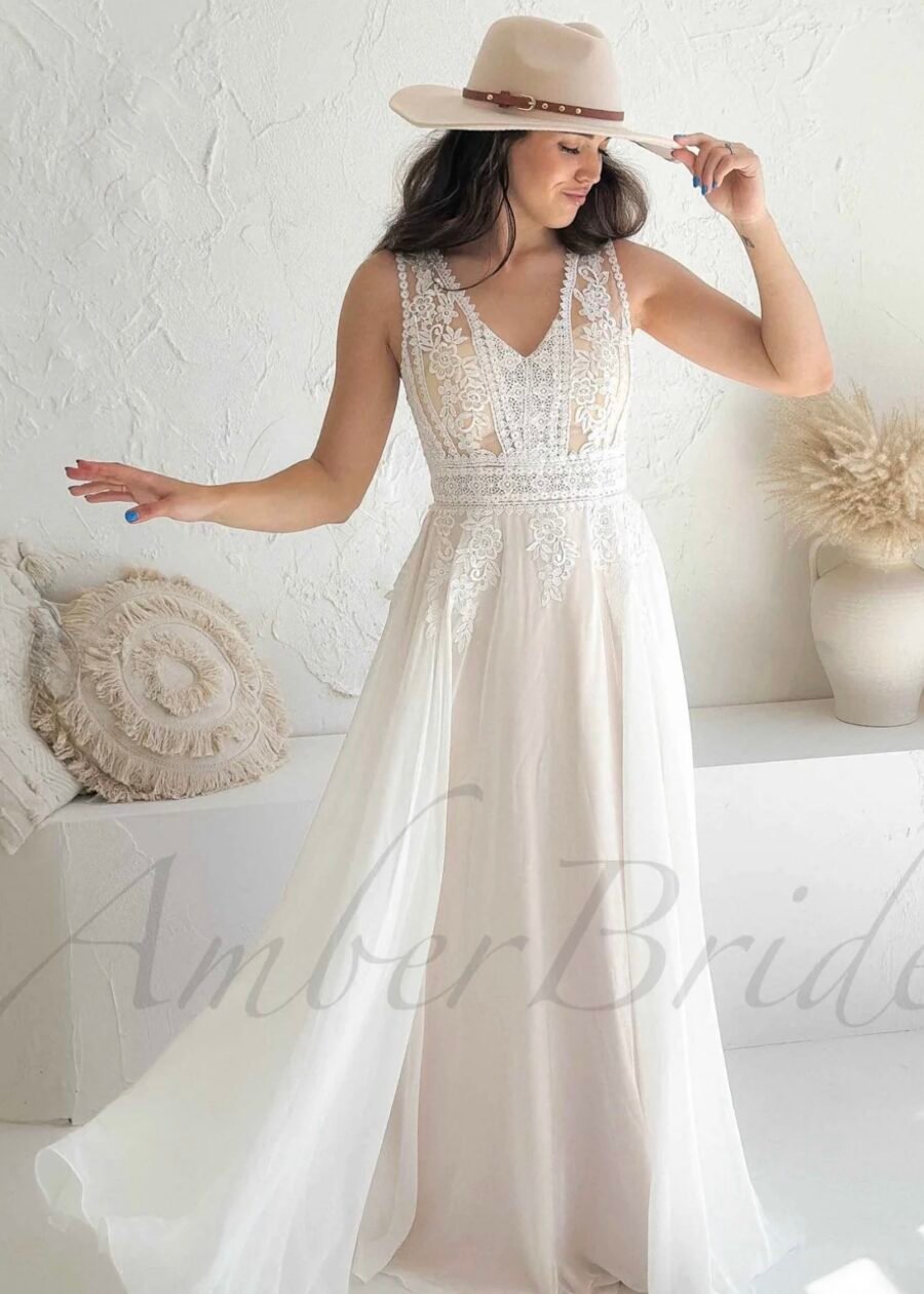 Boho vestuvinė suknelė su nėriniais
