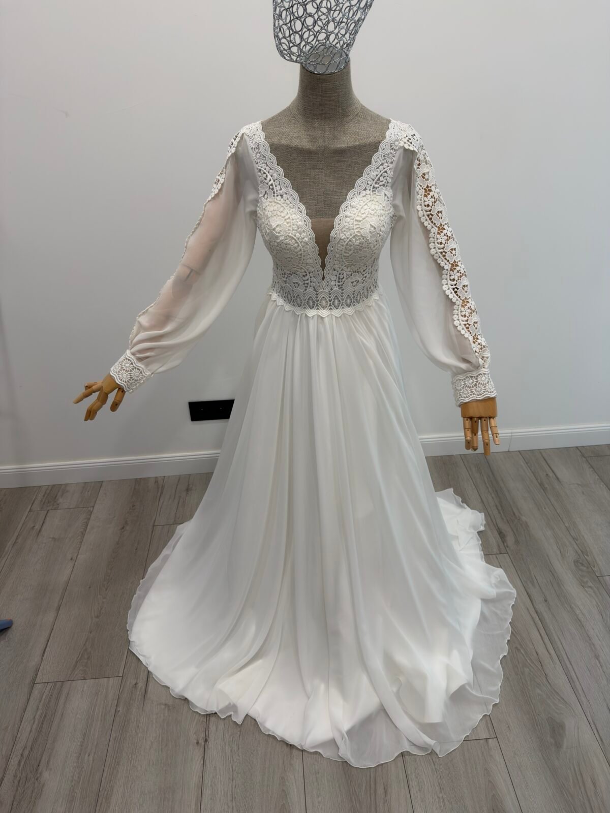 Bohemiška vestuvinė suknelė su korsetu - Image 4