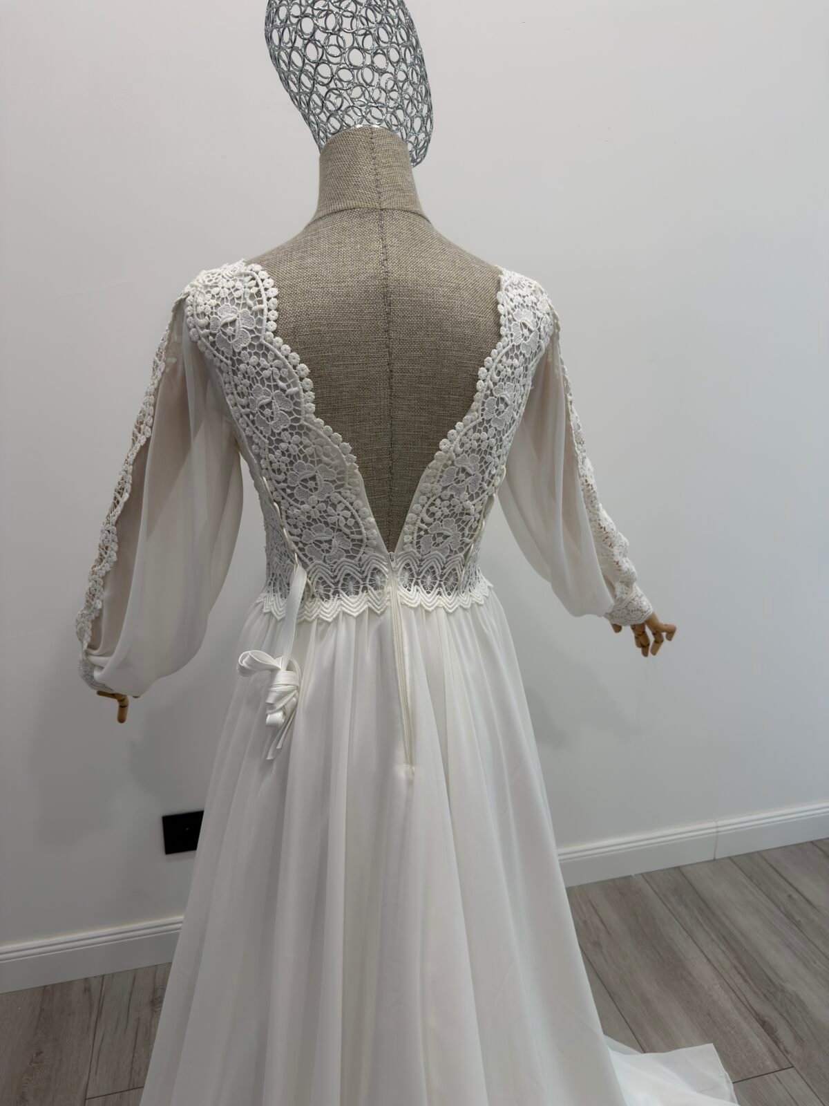 Bohemiška vestuvinė suknelė su korsetu - Image 3