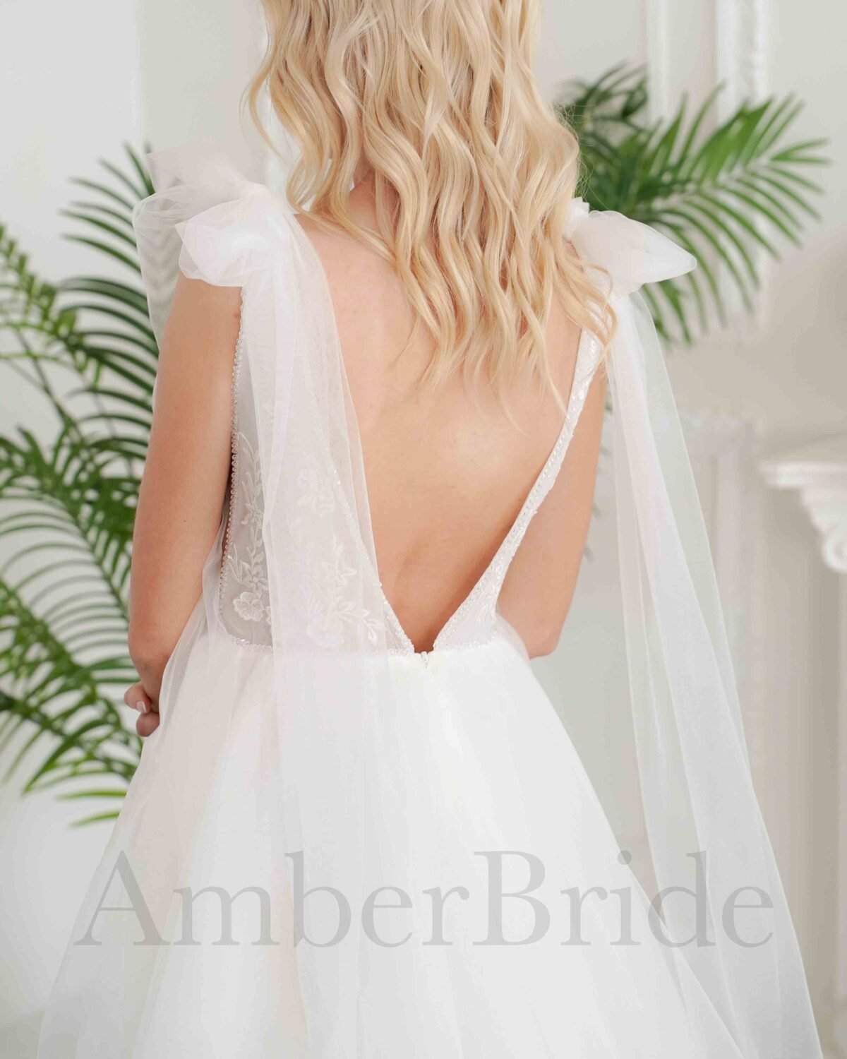 Romantiška gėlėta tulio suknelė su atvira nugata - Image 5