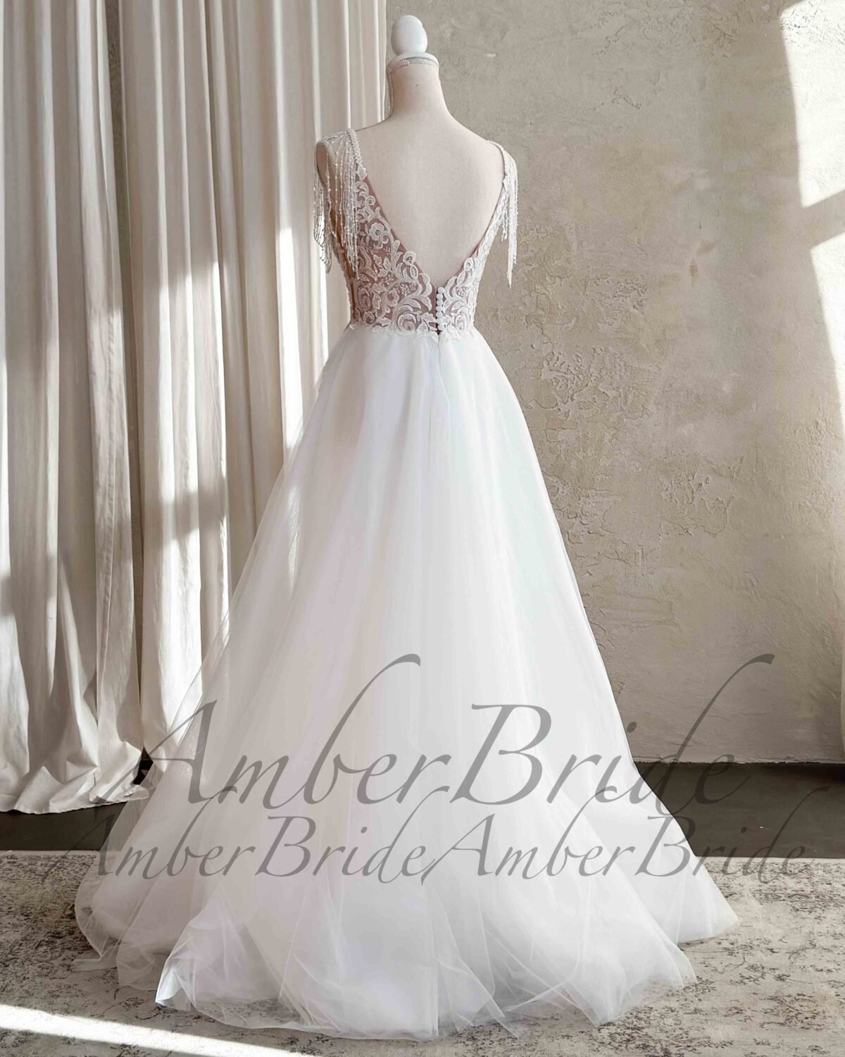 Bohemiška vestuvinė suknelė su tulio sijonu ir karoliukų kutais - Image 2