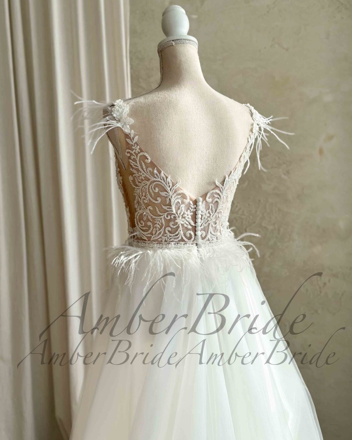 Bohemiška vestuvinė suknelė su tulio sijonu ir kutais - Image 5