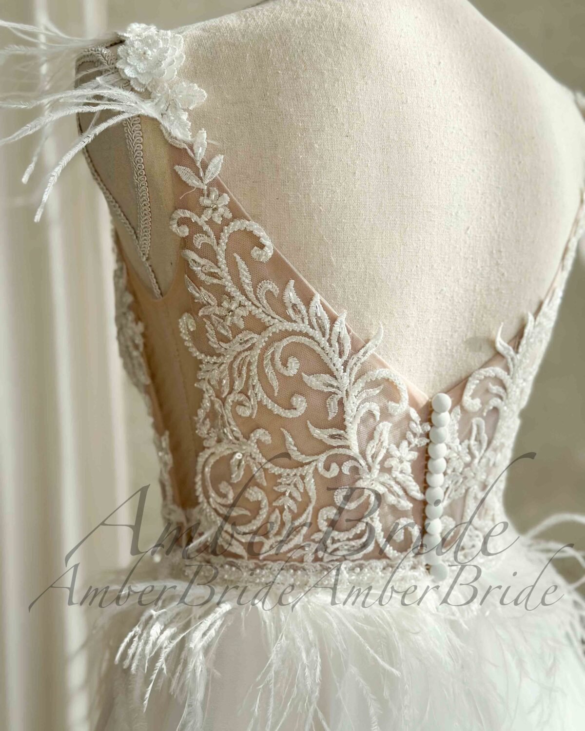 Bohemiška vestuvinė suknelė su tulio sijonu ir kutais - Image 6