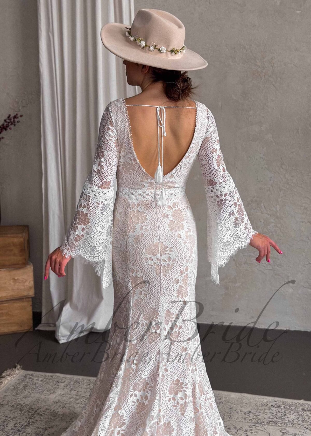 Bohemiška undinės formos vestuvinė suknelė su ilgomis rankovėmis - Image 3
