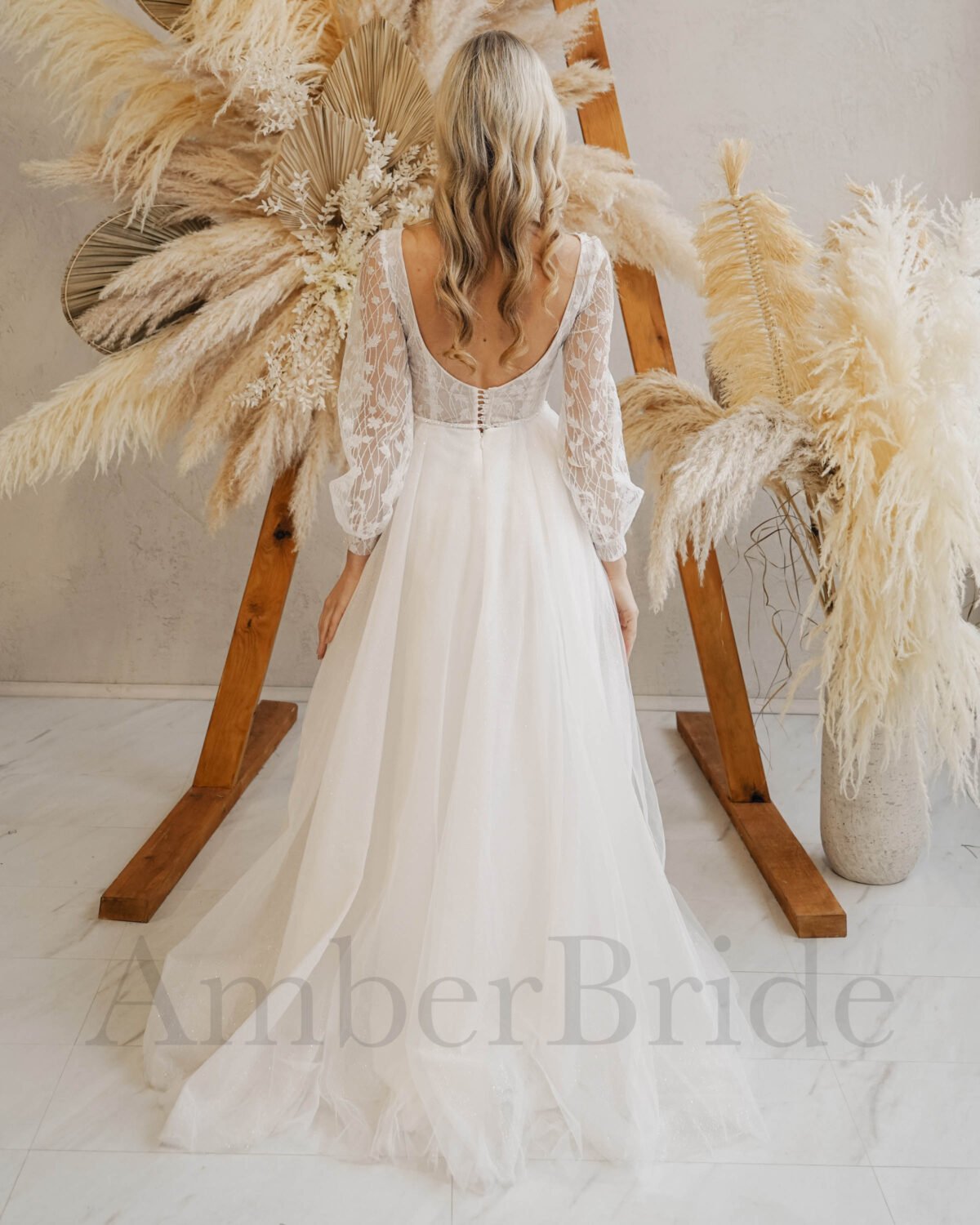 Bohemiška tulio suknelė su gėlėmis ir ilgomis pūstomis rankovėmis - Image 3