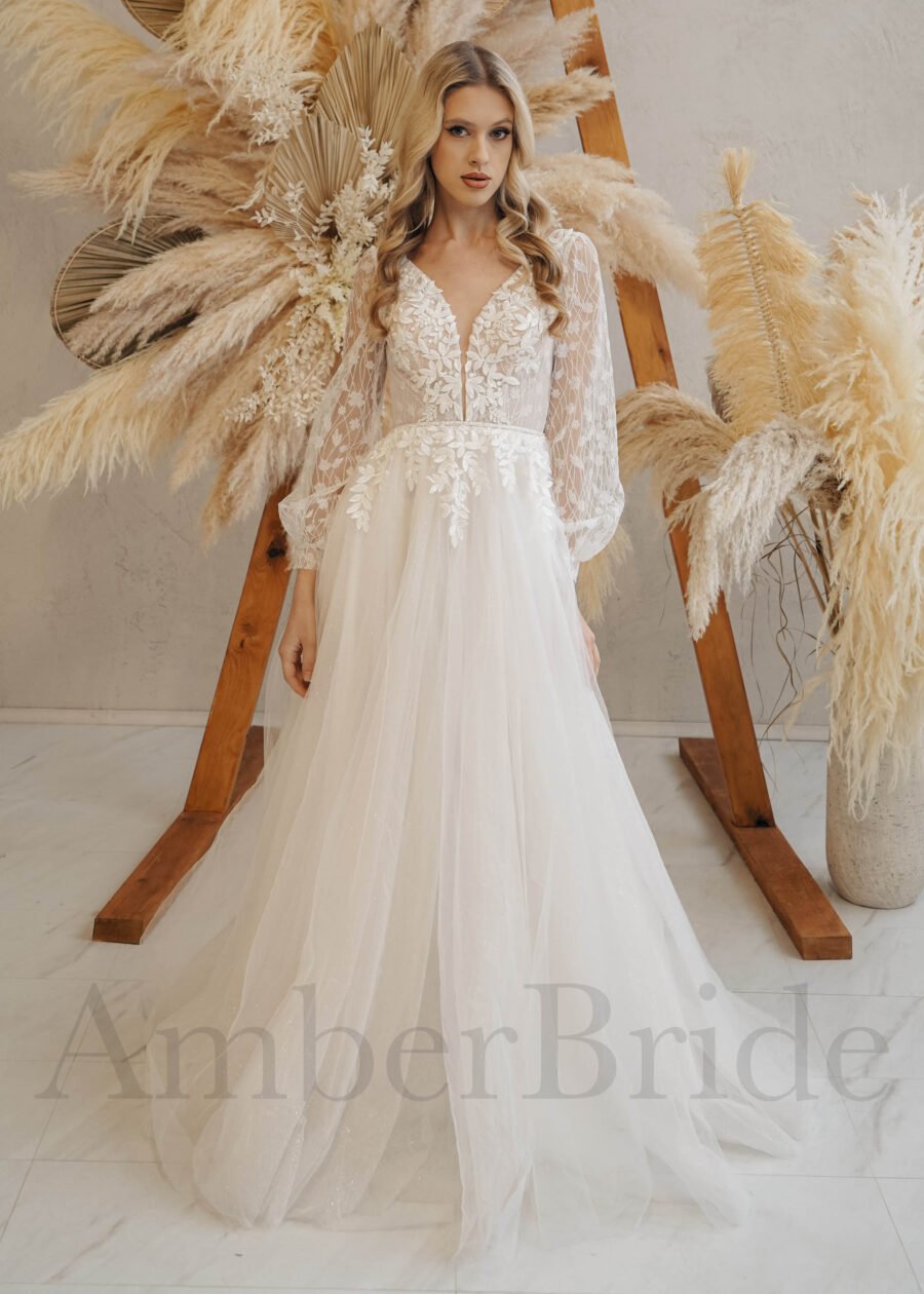 Bohemiška tulio suknelė su gėlėmis ir ilgomis pūstomis rankovėmis