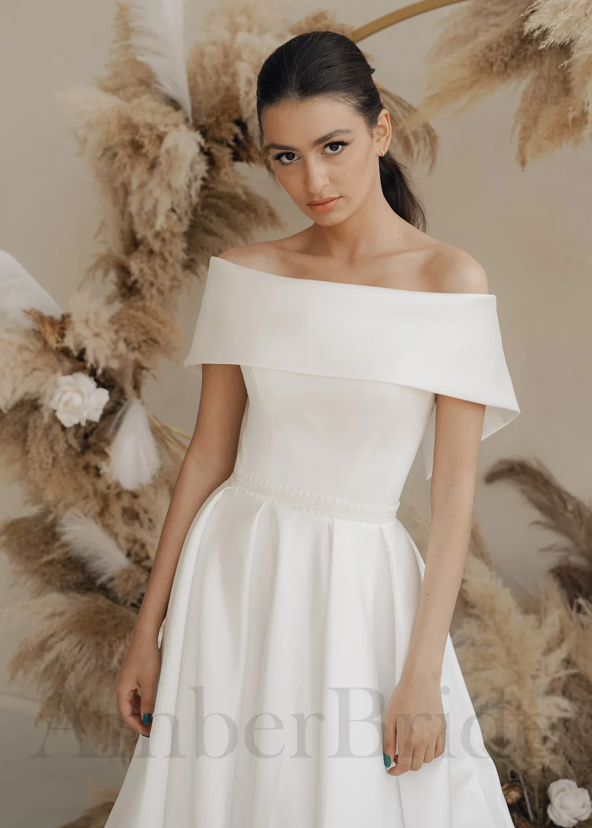 Klasikinė satino vestuvinė suknelė atvirais pečiais - Image 2