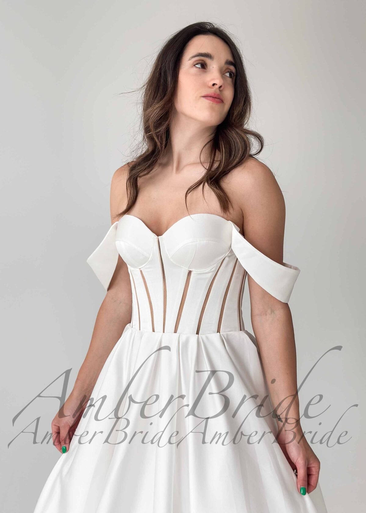 Klasikinė satino vestuvinė suknelė su atvirais pečiais ir korsetu - Image 3