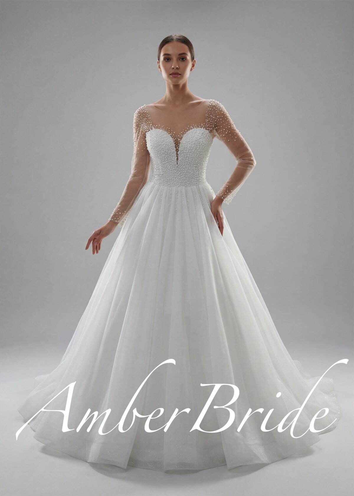 Modernaus dizaino vestuvinė suknelė ilgomis rankovėmis