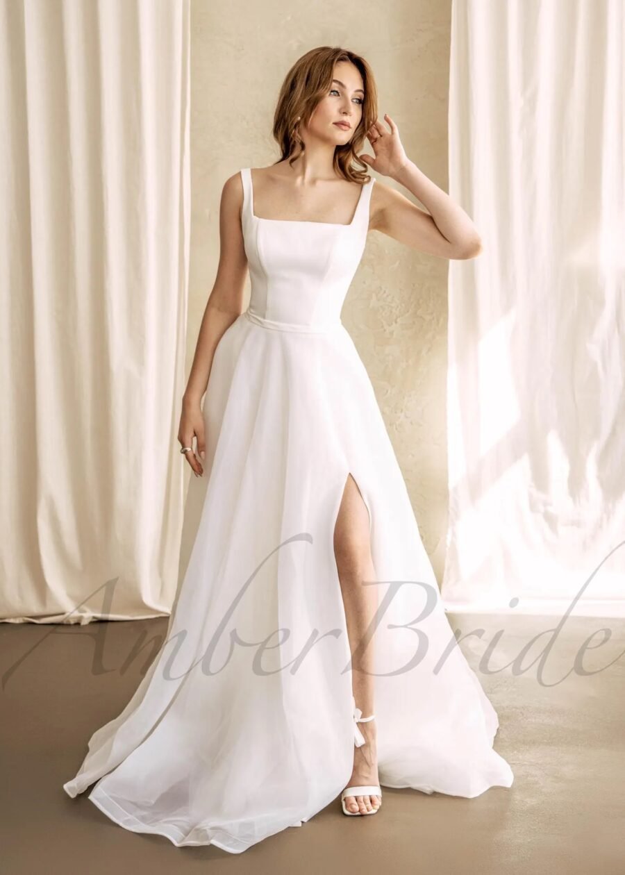 Klasikinė satino vestuvinė suknelė su organzos sijonu ir keturkampe iškirpte