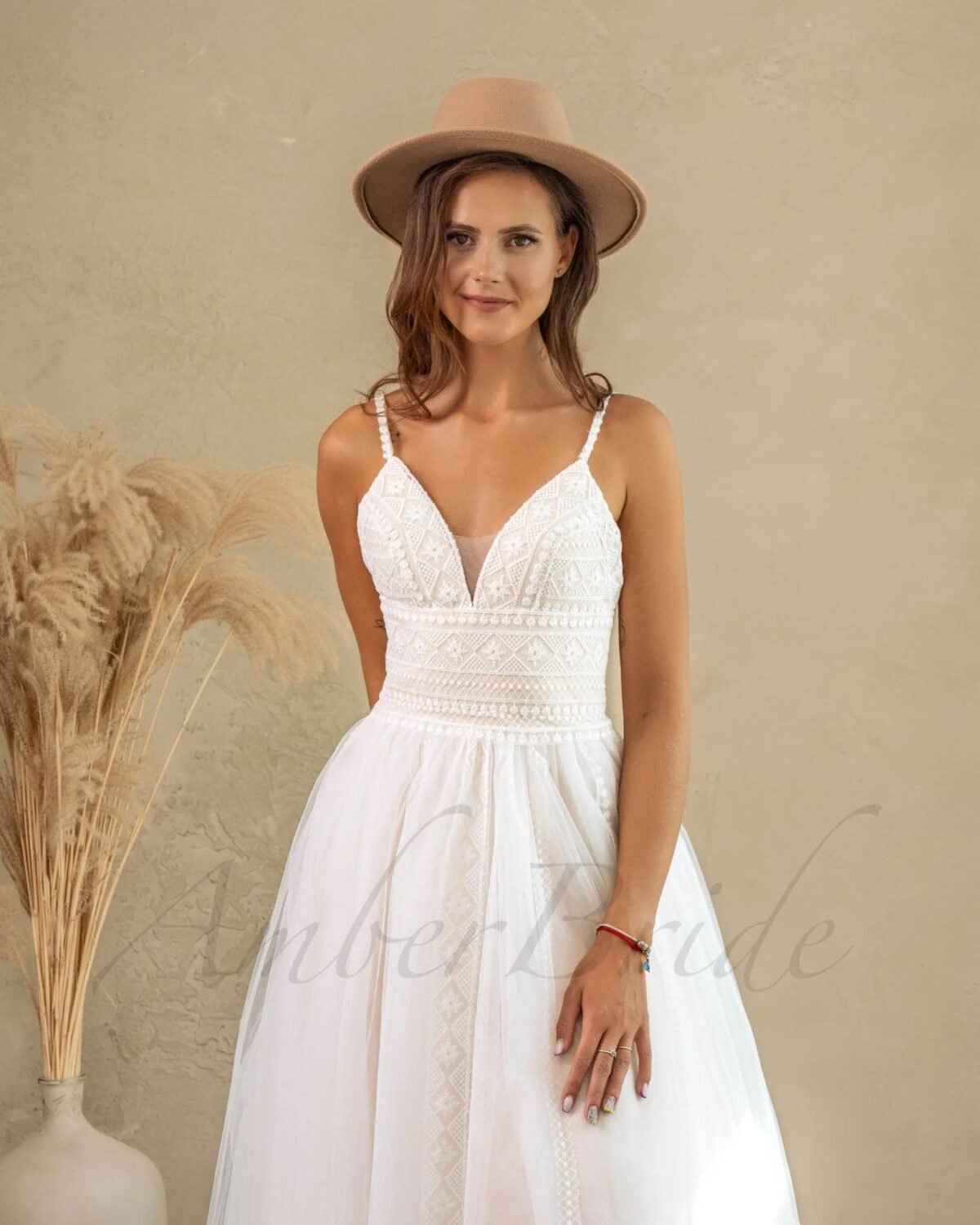 Boho stiliaus vestuvinė suknelė su tulio sijonu - Image 3